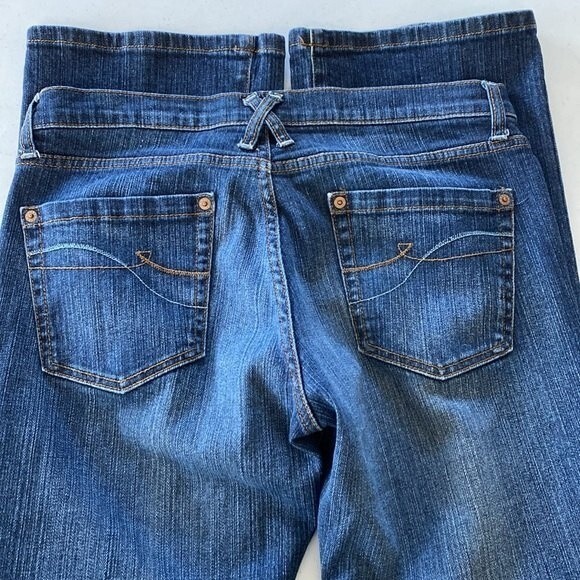 DKNY Ludlow Bootcut Distressed Jeans Stretch Whiskering Faded Mid Rise - Picture 13 of 15